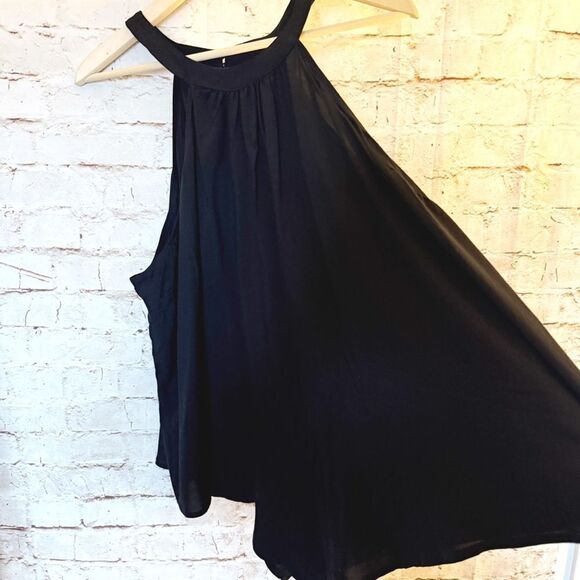 Torrid halter swing blouse handkerchief hem - Picture 3 of 8